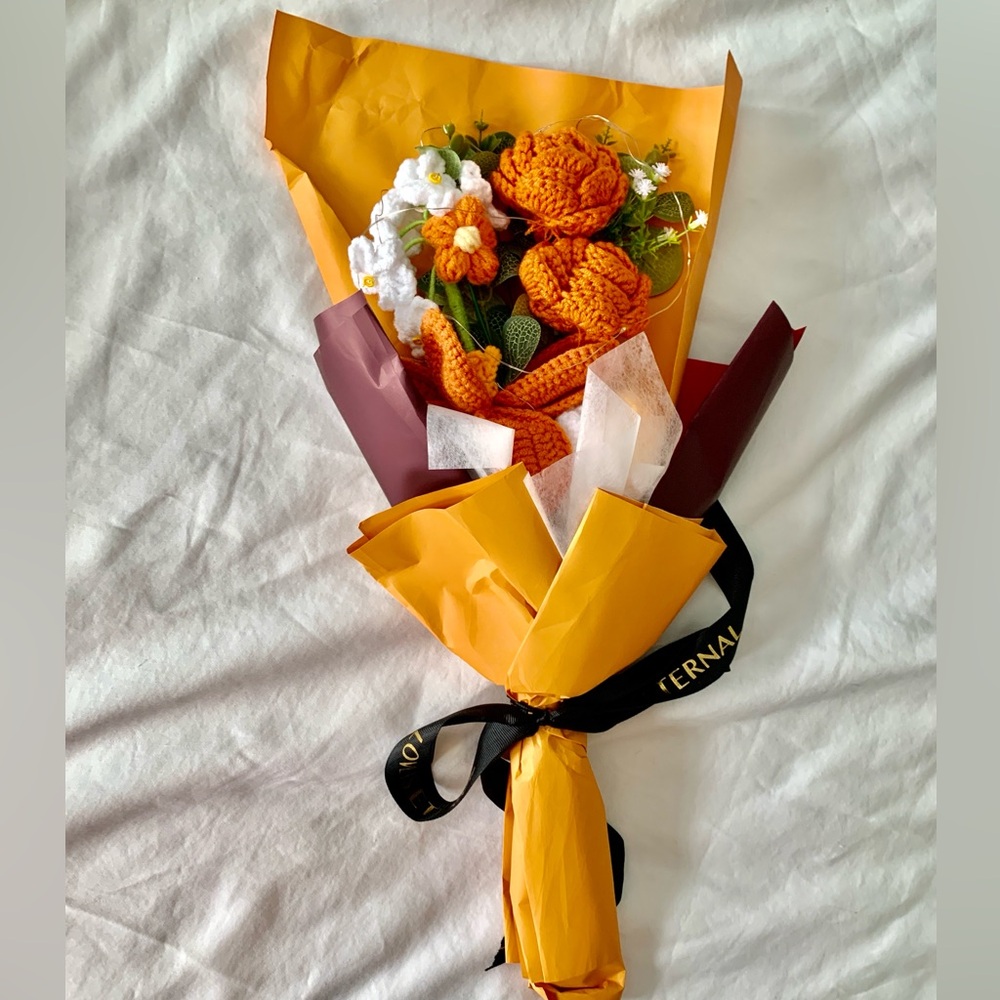 Crochet flower bouquet in package "You had me at hello. Love you!" Valentine's